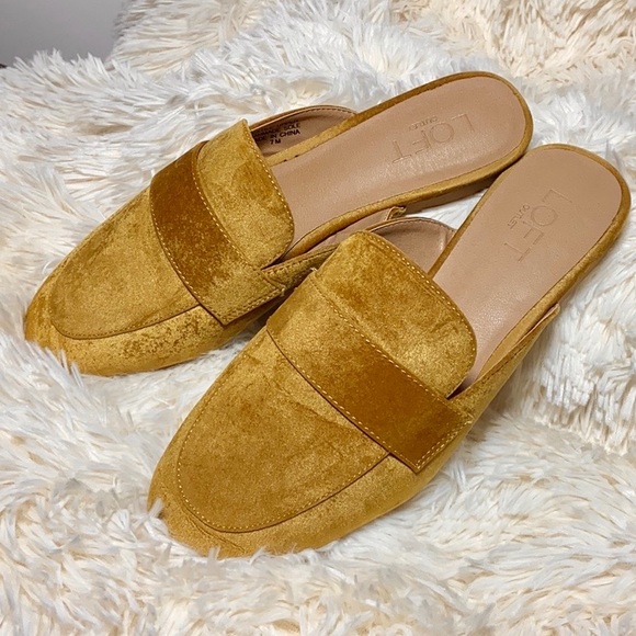 LOFT Shoes - LOFT Gold Velvet Mules, Size 7, Like New